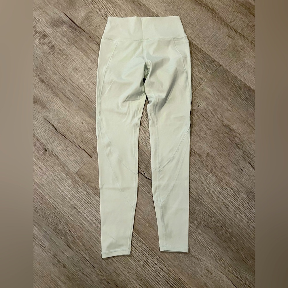 🏷️ Antonio Melani High-Waisted Leggings in Pale Mint Size M